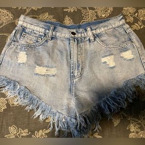 Born primitive shorts. Size L. Never worn.